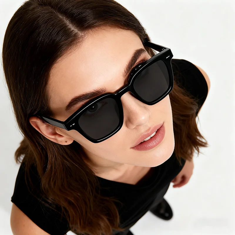 Vintage Fashion Round Sunglasses Women Men 2025 Brand Design Retro Rivet Yellow Blue Lens Square SunGlasses Male Female UV400